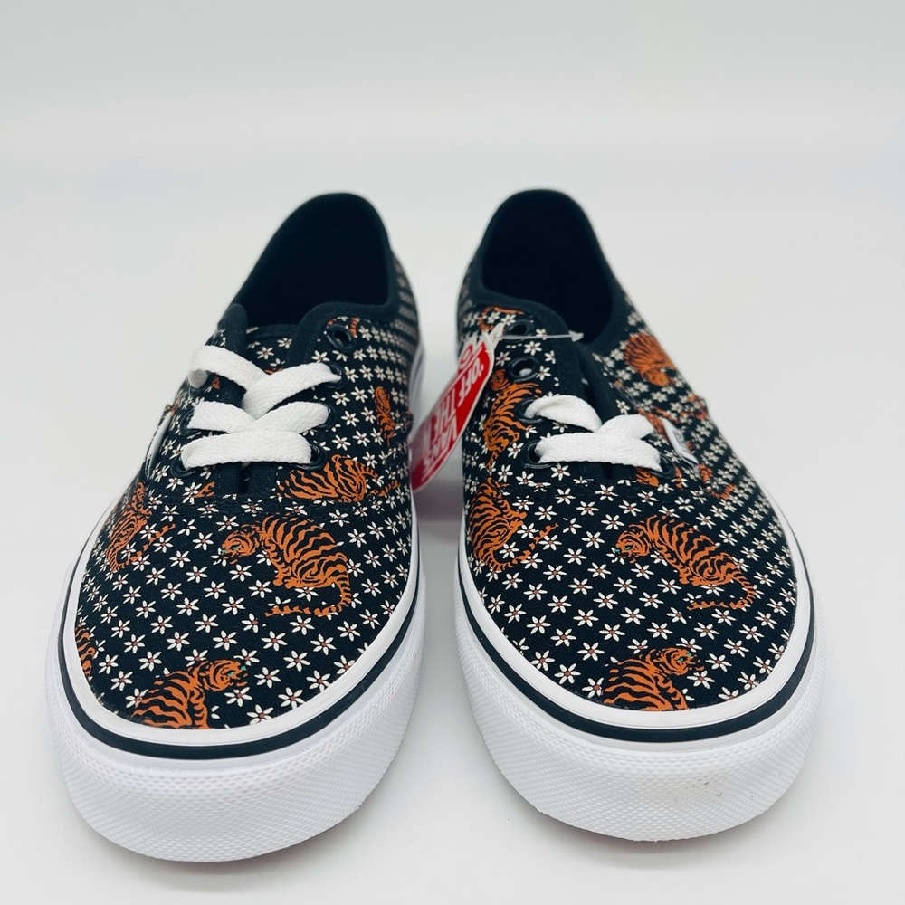 Authentic Classic Vans - Picture 4 of 9